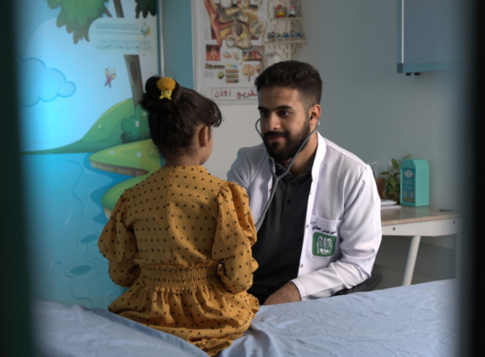 110 فرانك يمكن أن يُسهم في توفير رعاية صحية ضرورية لطفل 